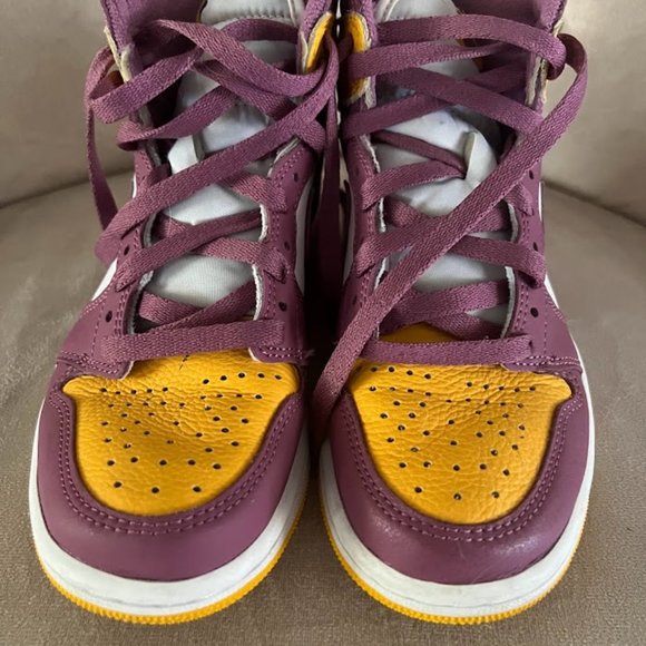 Air Jordan 1 Retro High OG "Brotherhood" - Picture 3 of 10